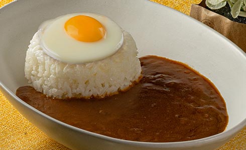 ビーフカレー目玉やきのせ